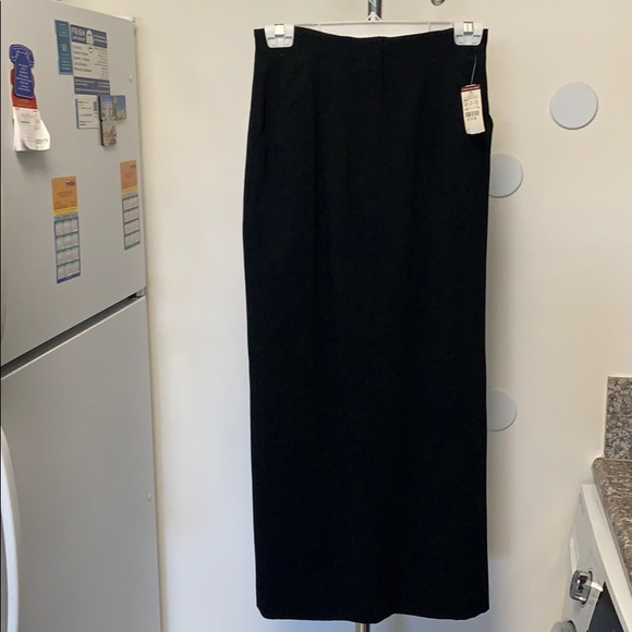 Classic wool skirt 36in long 19in wide - Picture 4 of 13